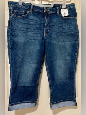 Lee Women’s Medium Blue Relaxed Fit Jean Capris